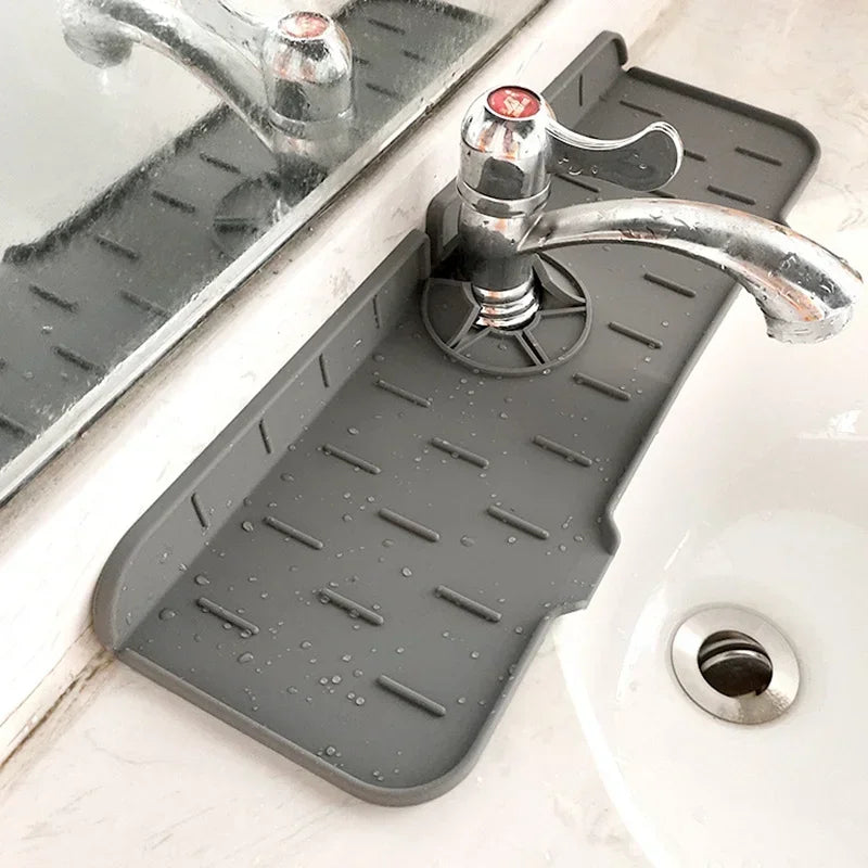 ClearTap – Protetor de Torneira com Drenagem Automática e Mais Higiene
